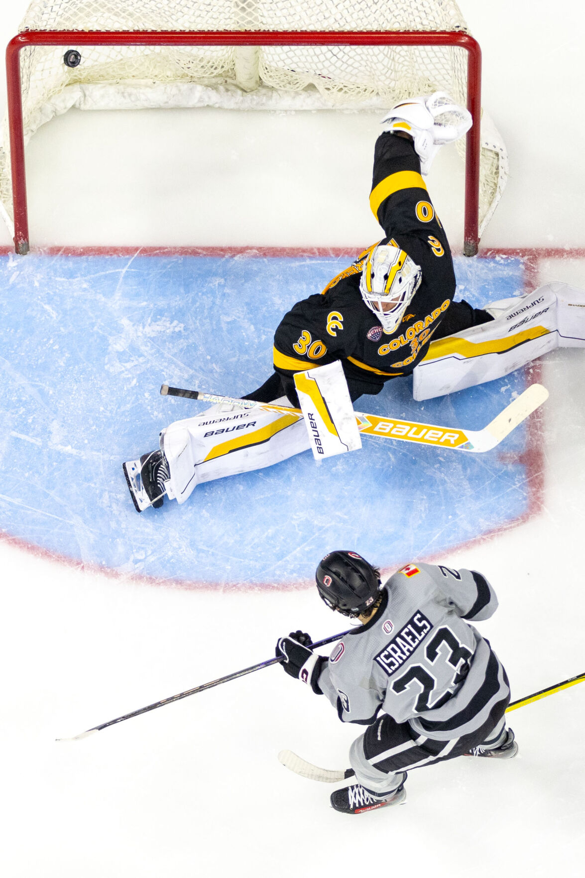 cm-UNOHockey04.jpg